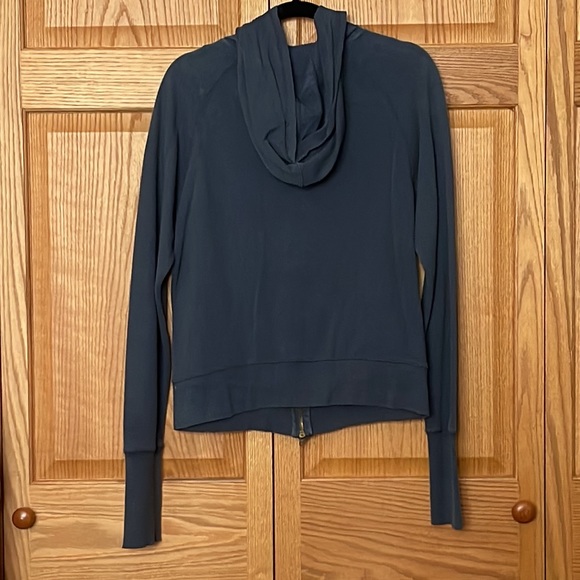 EUC Womens Xl Abercrombie & Fitch Blue zip up hoodie. - Picture 2 of 3